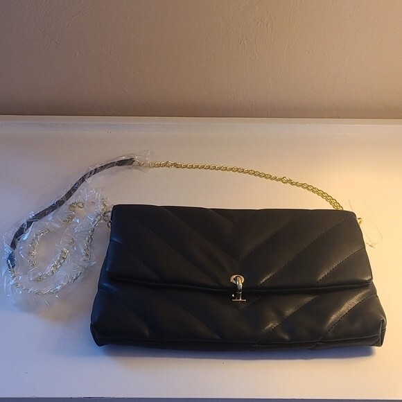 NWT- Women’s Quilted Chevron Design Crossbody or Clutch With Chain Strap - Picture 2 of 13